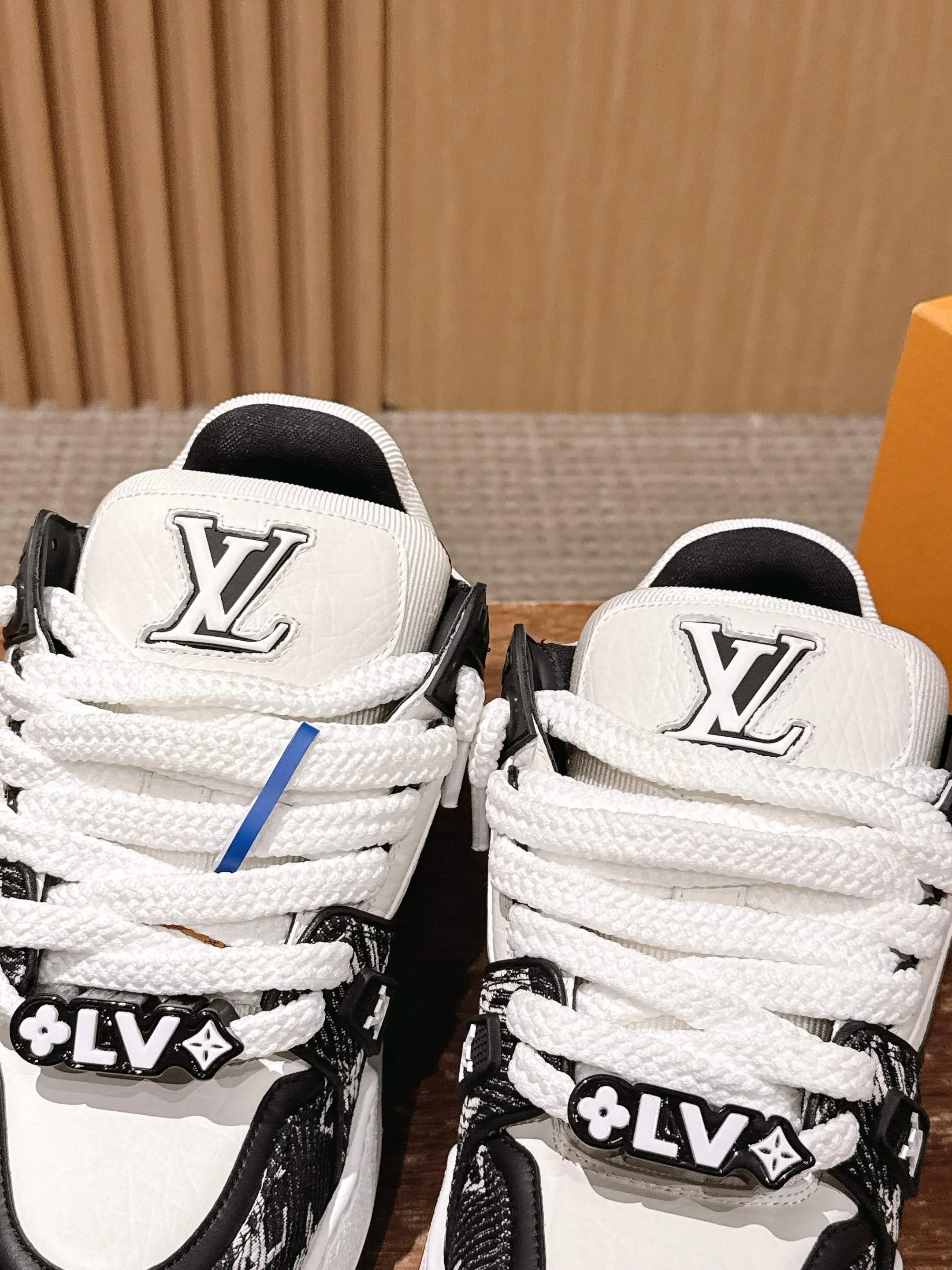 Кроссовки Женские Louis Vuitton 4269589