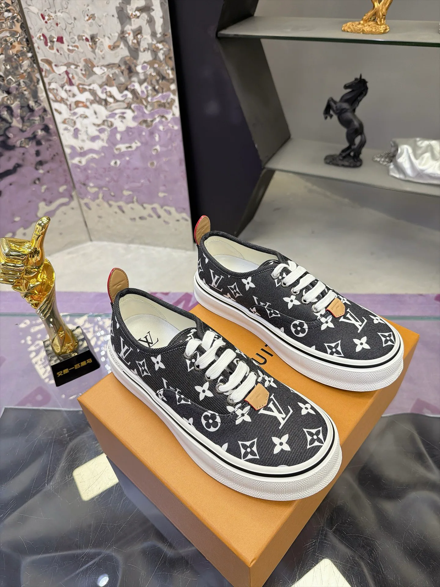 Кроссовки Мужские Louis Vuitton 17930908