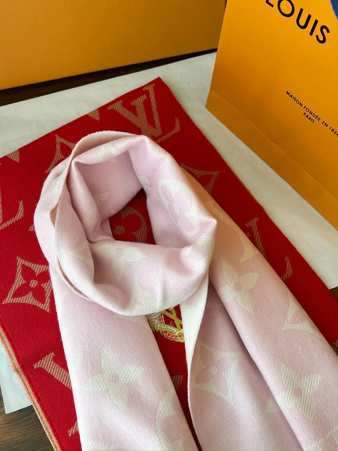 Шарфы Louis Vuitton 1437081