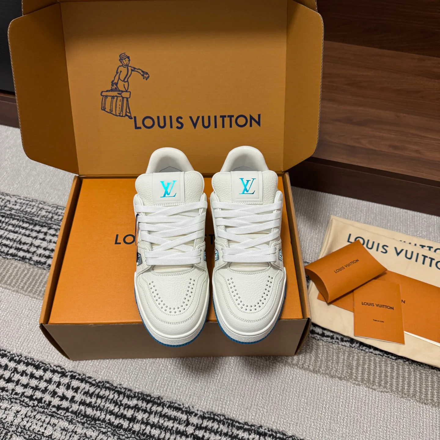 Кроссовки Женские Louis Vuitton 1546815