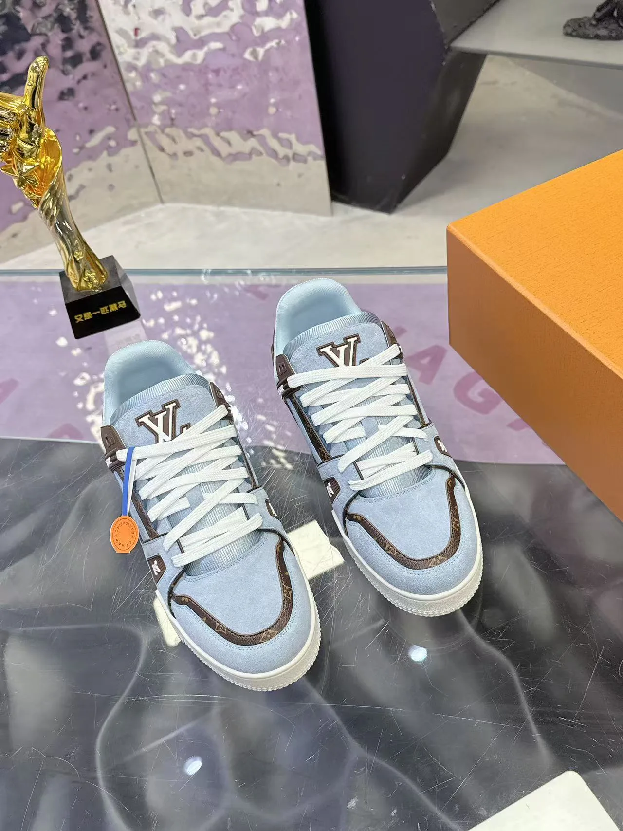 Кроссовки Женские Louis Vuitton 17530415
