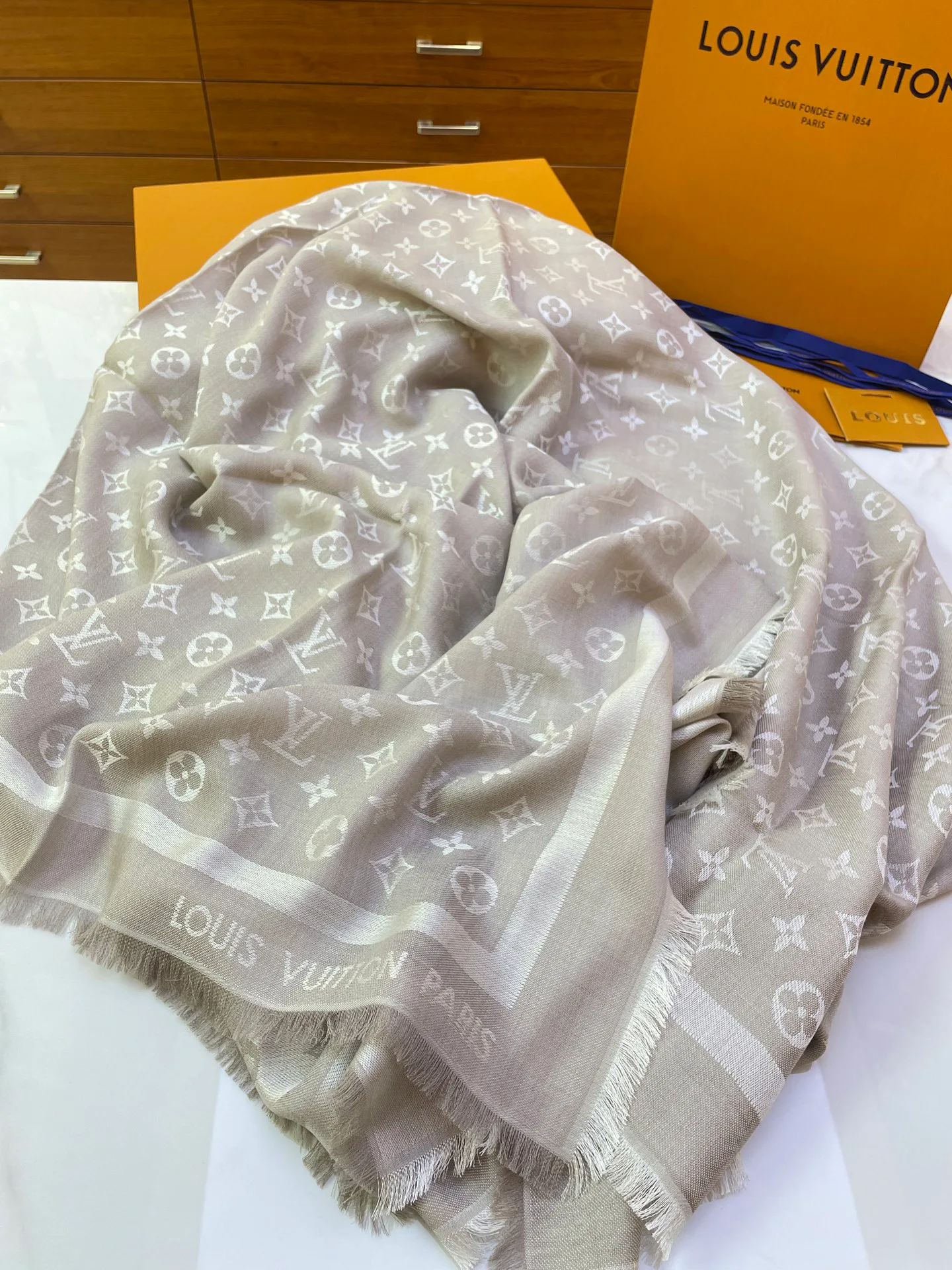 Шарфы Louis Vuitton 17928307