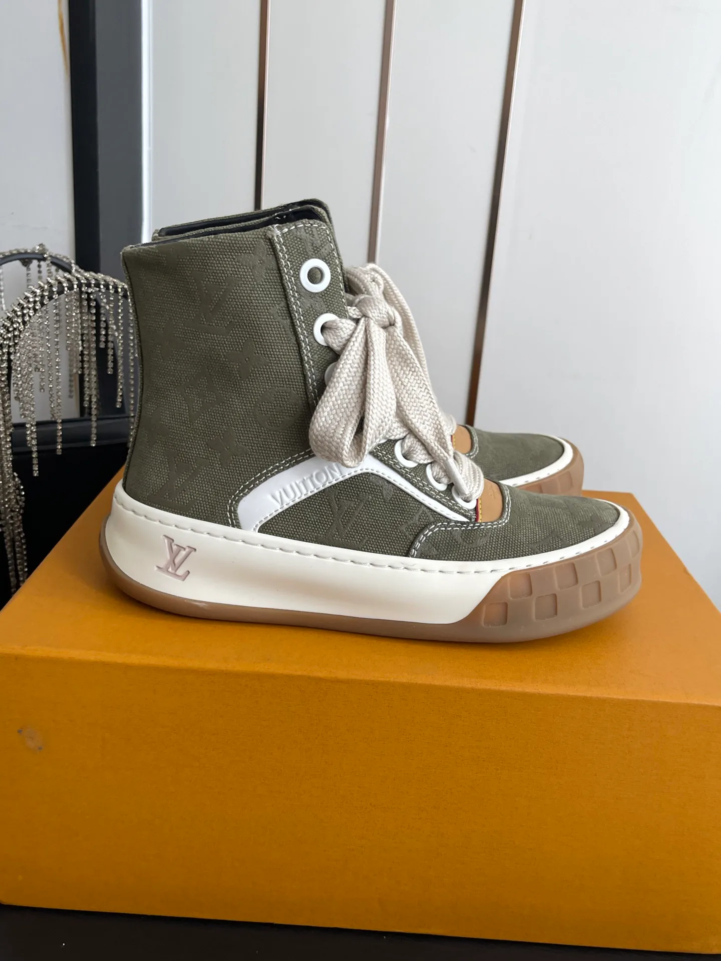 Кроссовки Женские Louis Vuitton 17673243