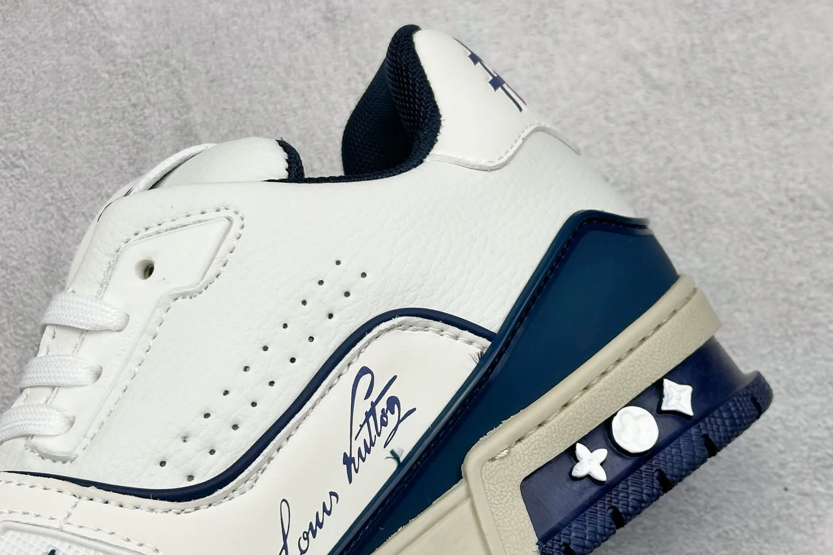 Кроссовки Женские Louis Vuitton 253827