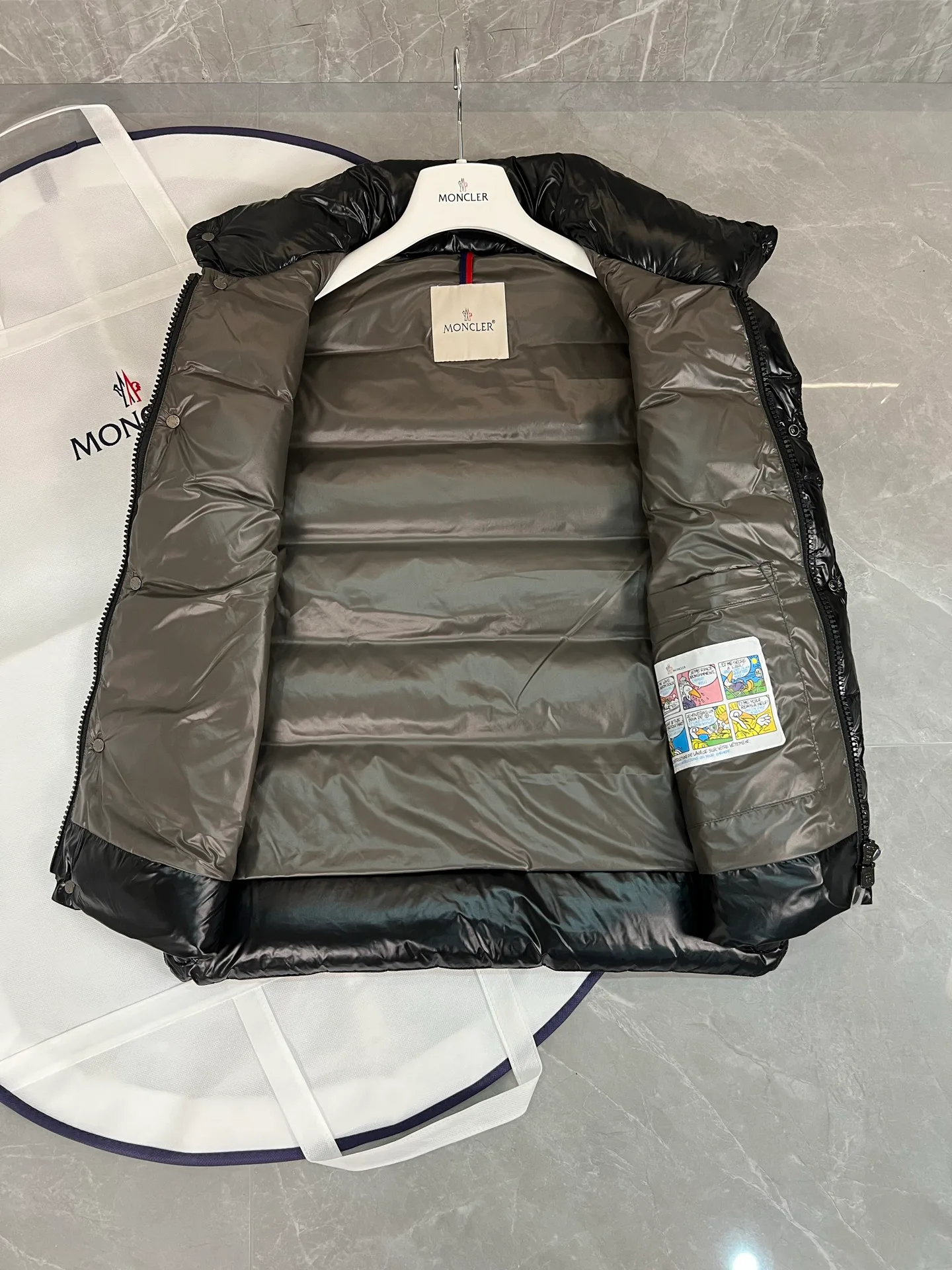 Жилеты Женские Moncler 18111357