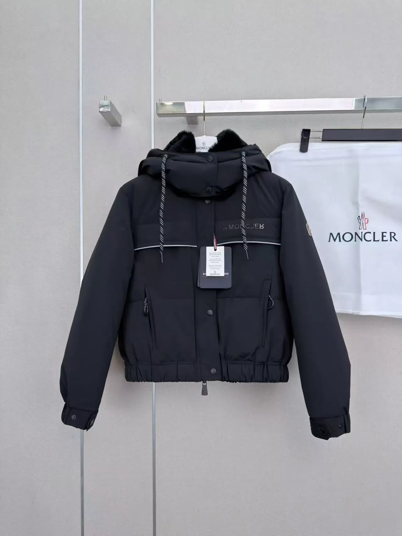 Куртки И Пуховики Женские Moncler 19589659