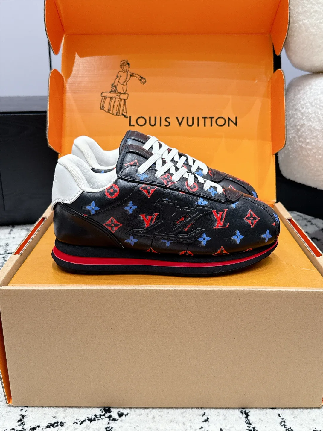 Кроссовки Женские Louis Vuitton 18406472