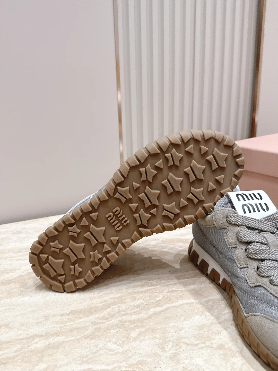 Кроссовки Женские Miu Miu 18025616