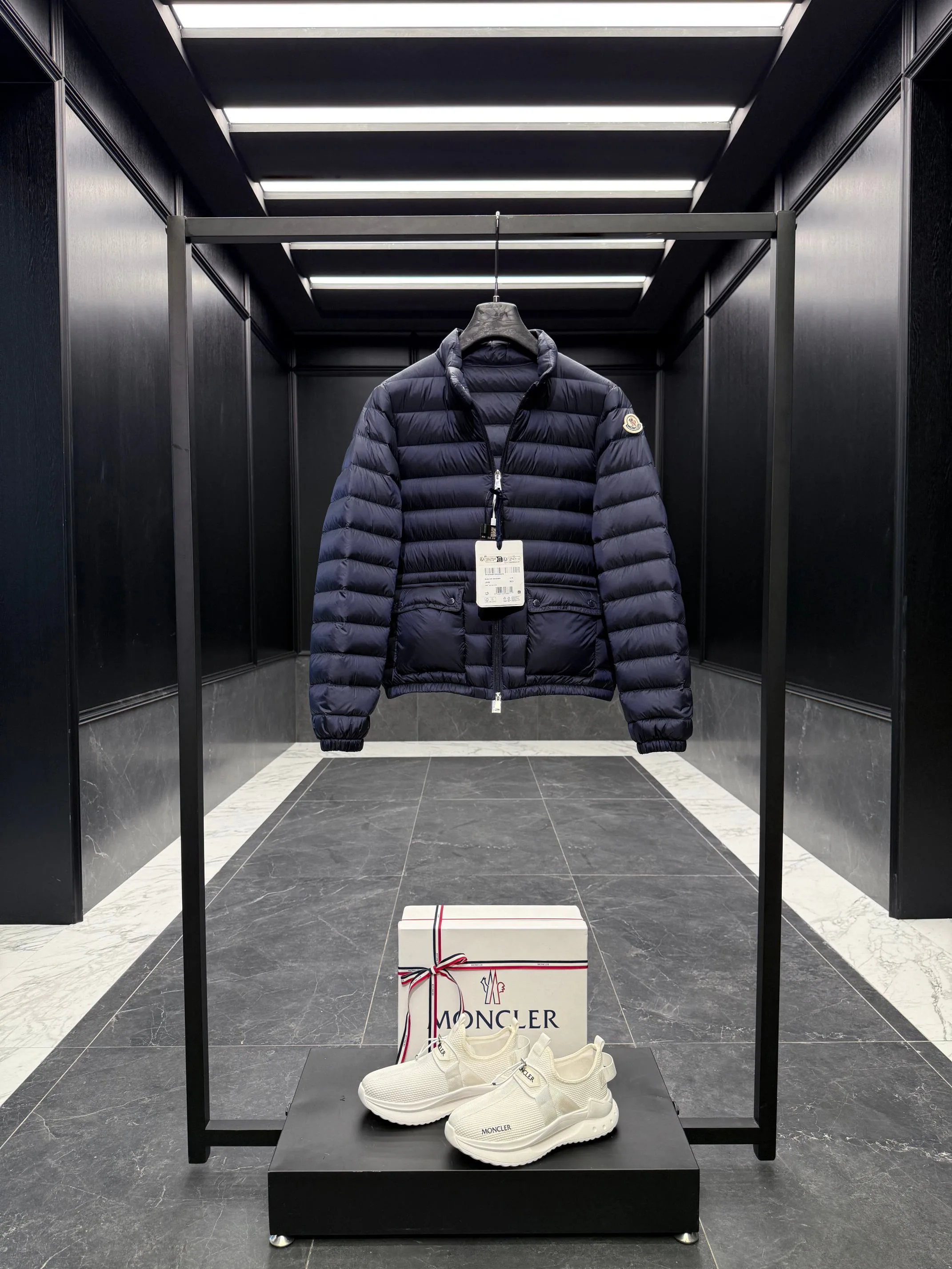 Куртки И Пуховики Женские Moncler 19926674