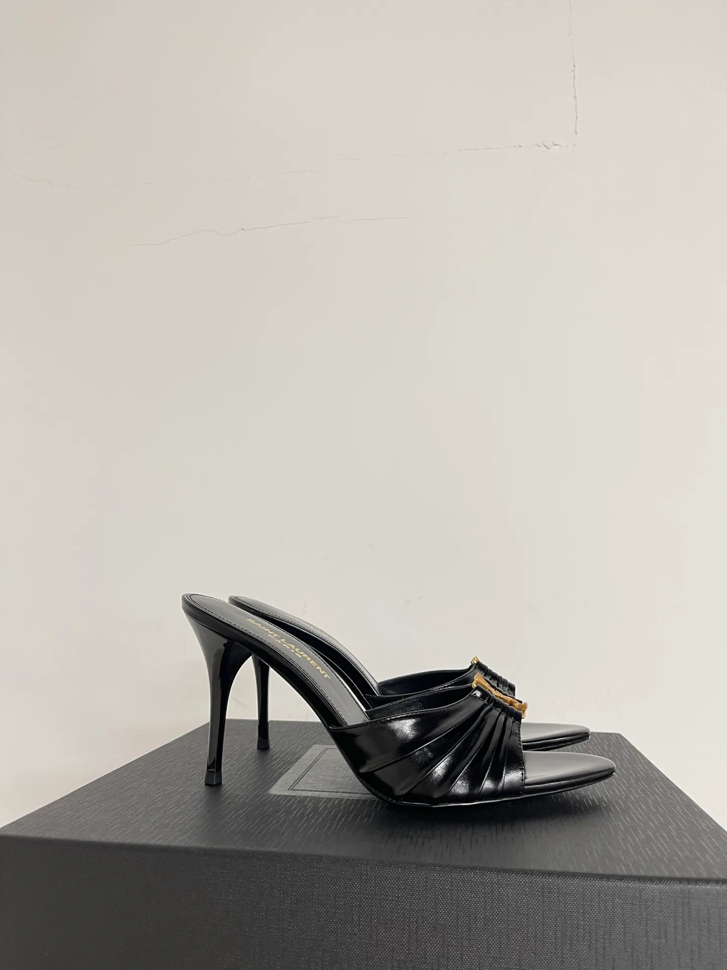 Босоножки Женские Saint Laurent 10009089