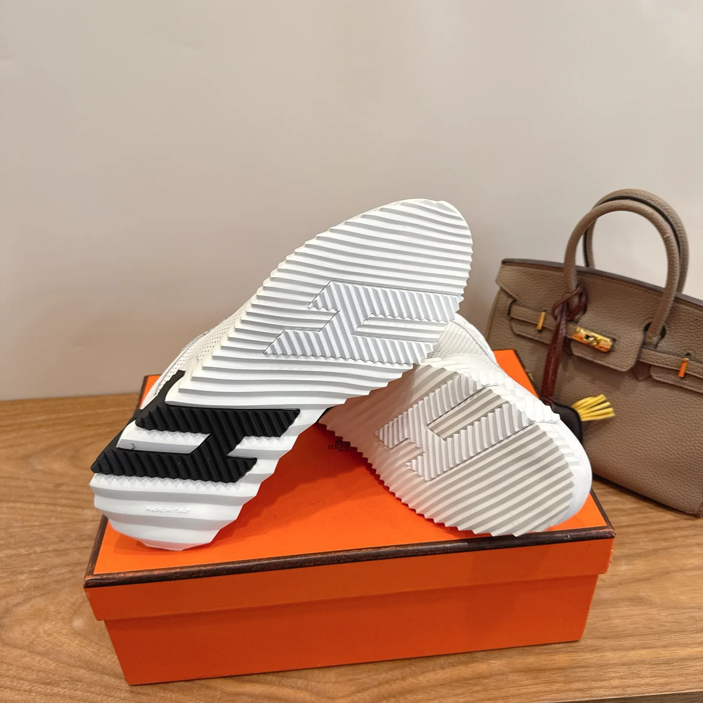 Кроссовки Женские Hermes 11336540
