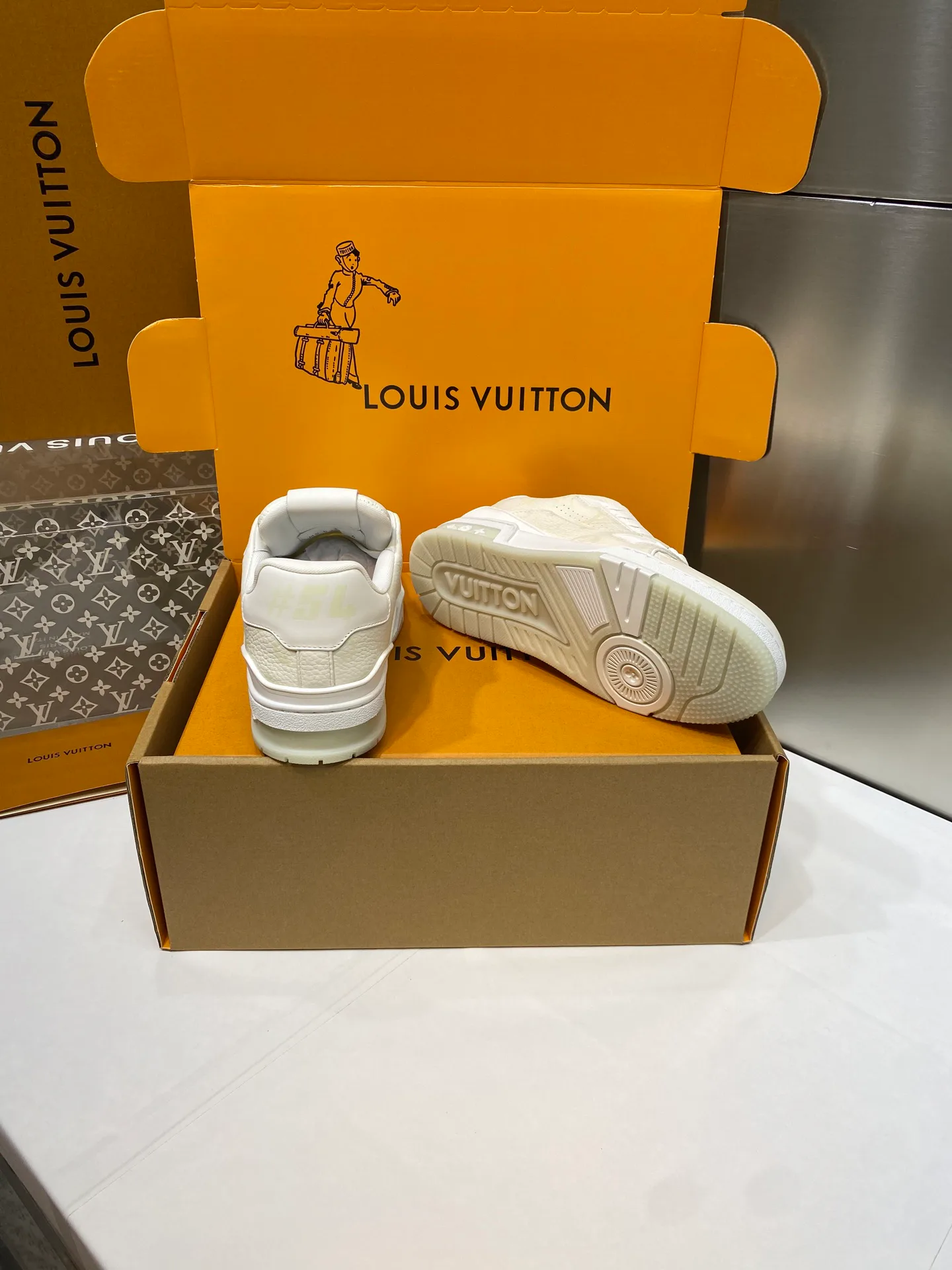 Кроссовки Женские Louis Vuitton 17969033