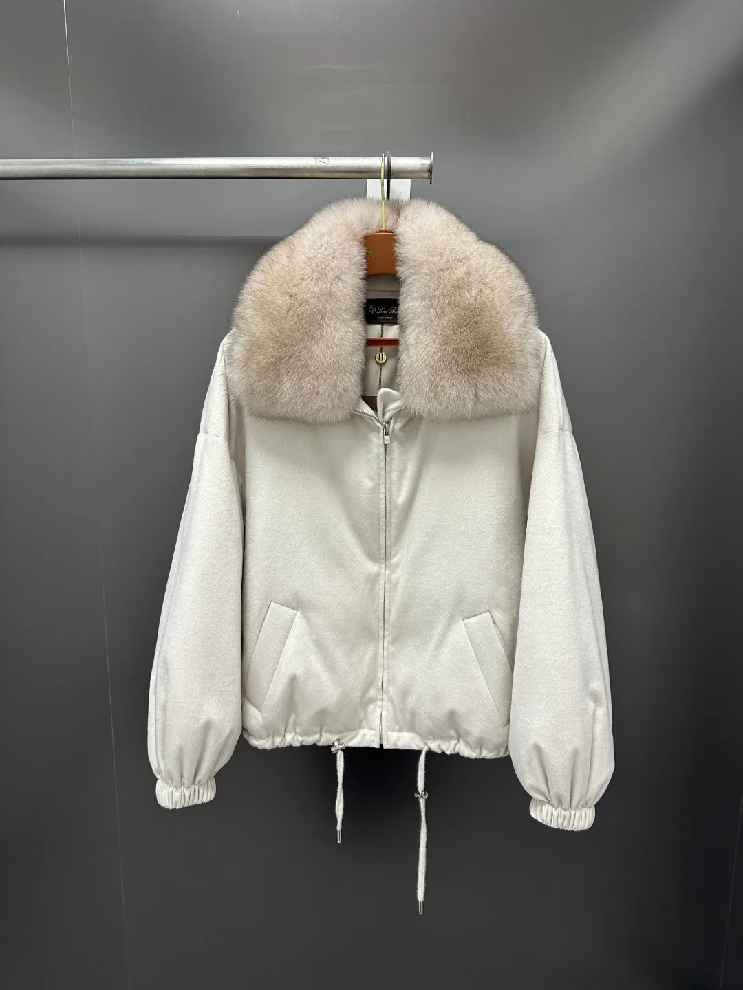 Куртки И Пуховики Женские Loro Piana 18702447