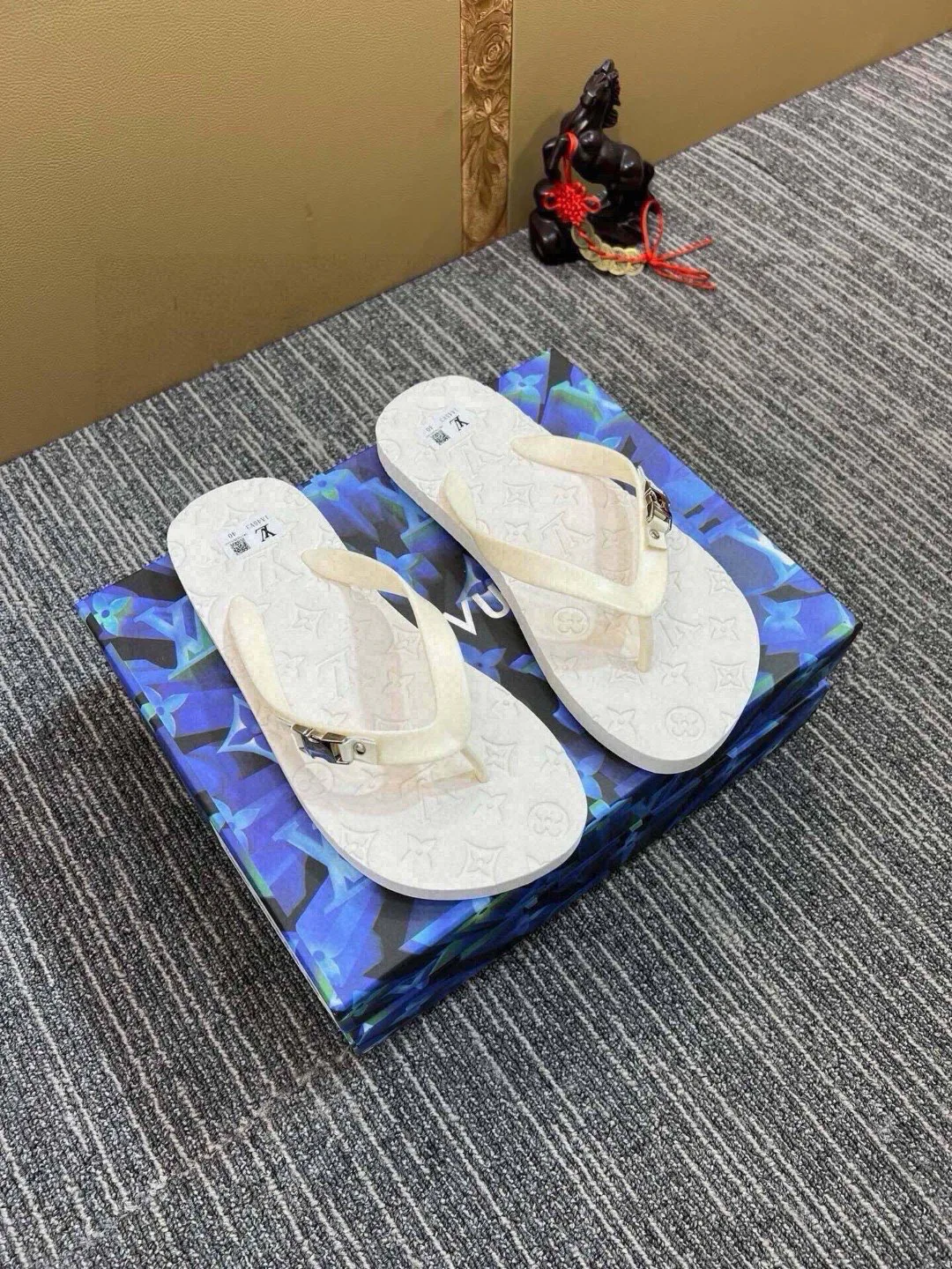 Шлепанцы Мужские Louis Vuitton 10646310