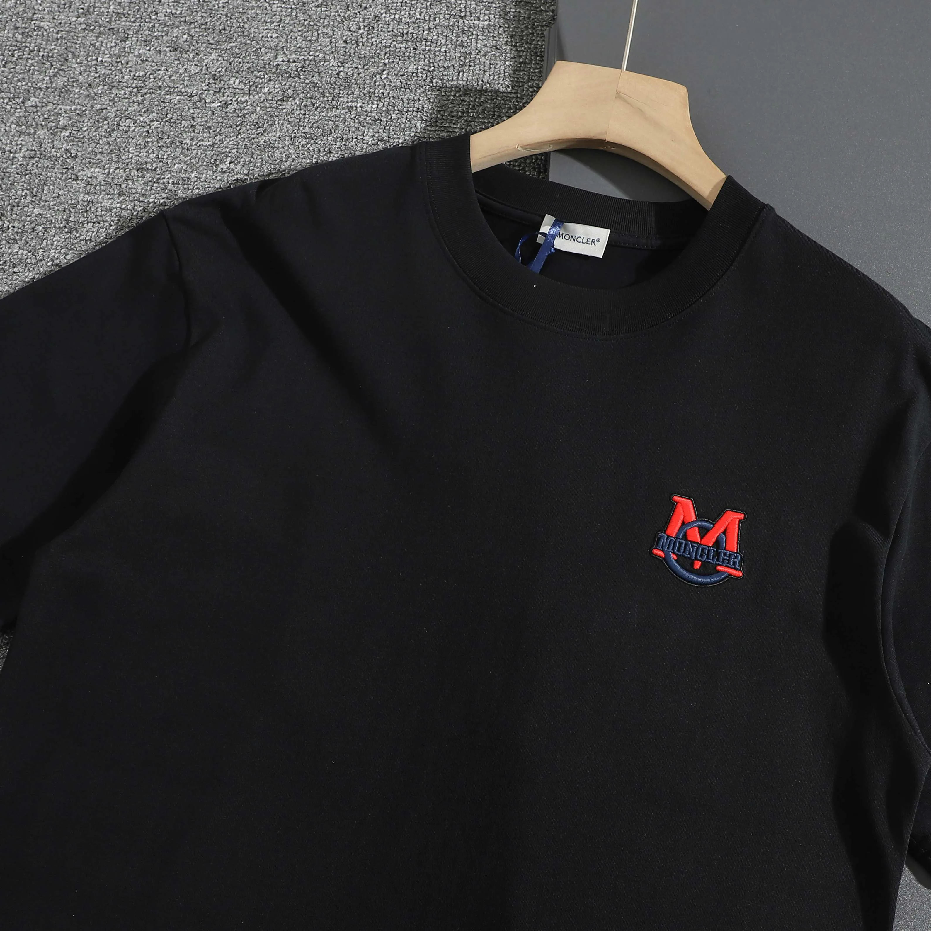 Футболки Женские Moncler 10542460