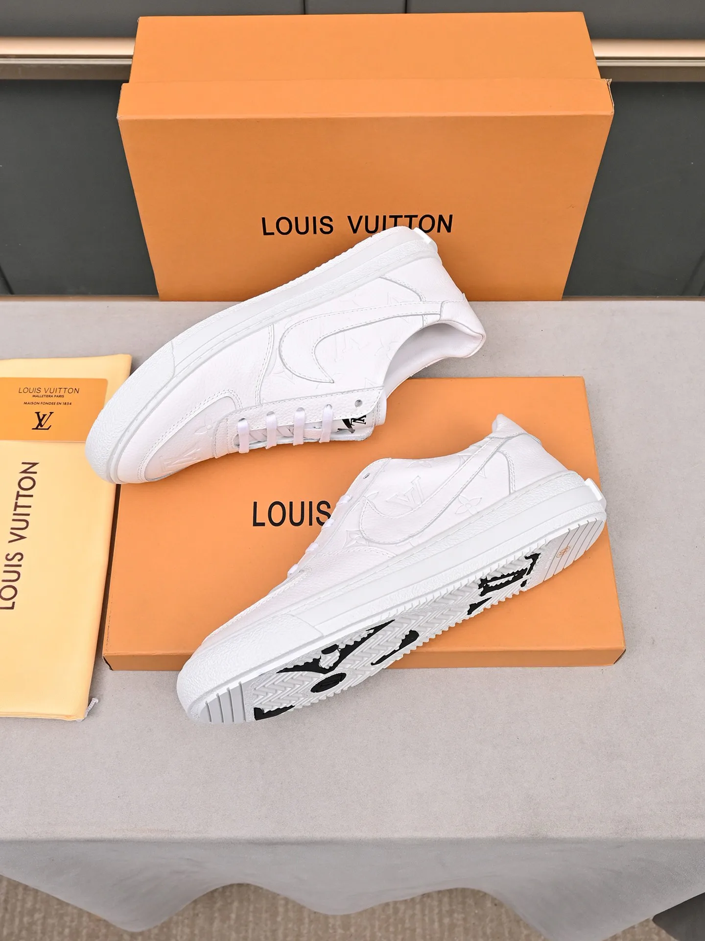 Кроссовки Мужские Louis Vuitton 12960050