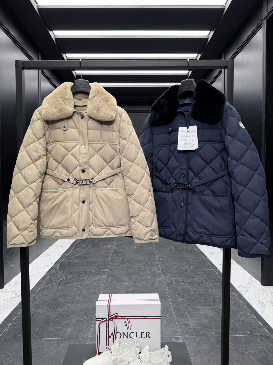 Куртки И Пуховики Женские Moncler 18111368