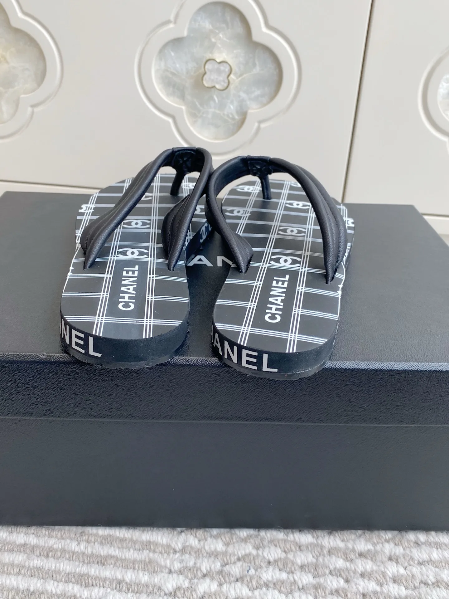Шлепанцы Женские Chanel 11909743