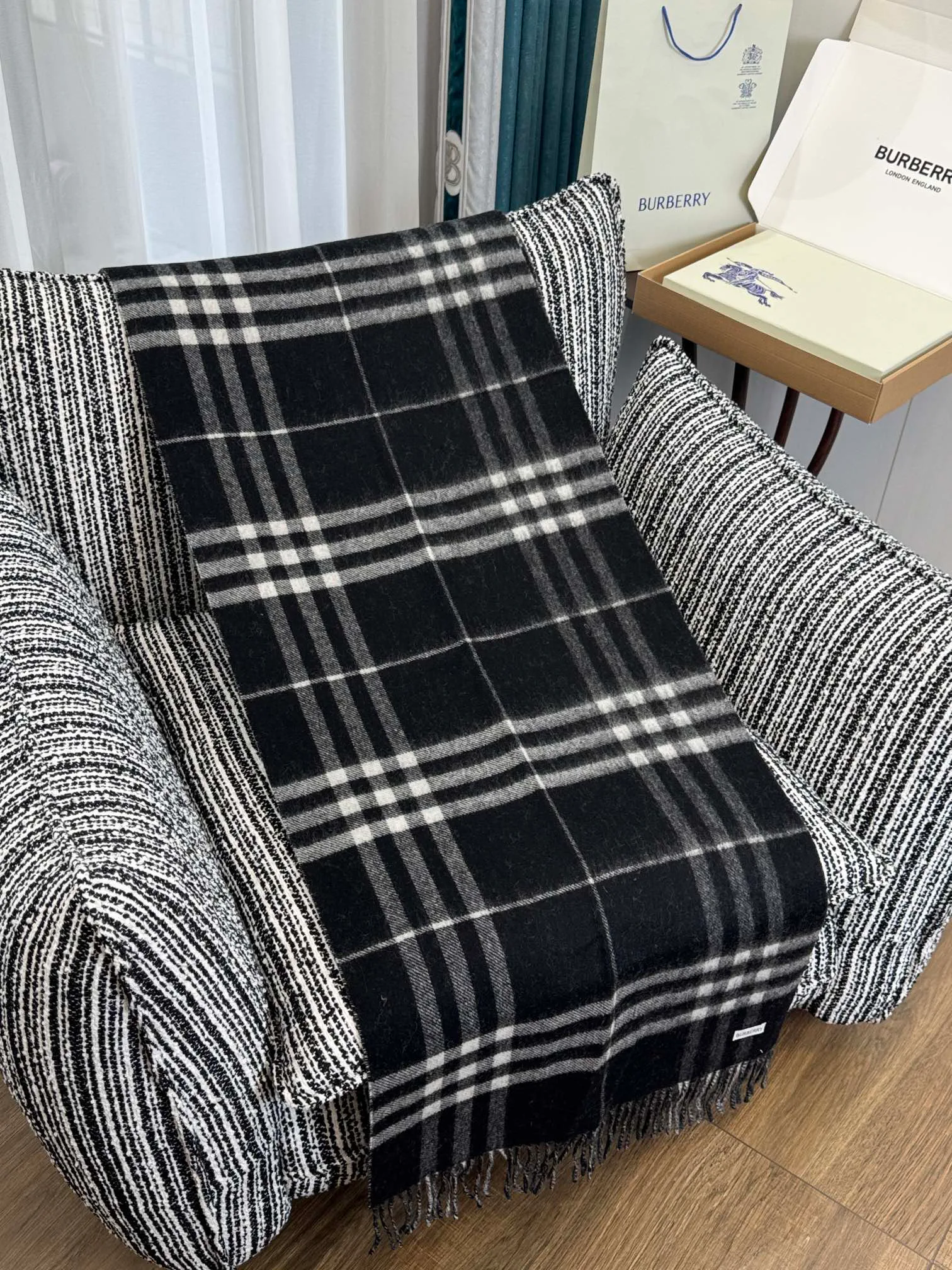 Шарфы Burberry 18287428