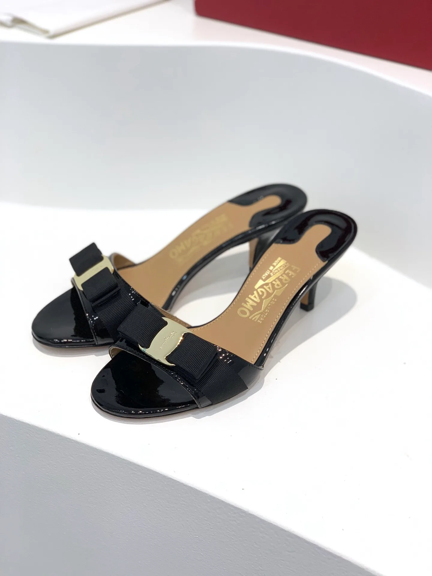 Босоножки Женские Salvatore Ferragamo 17642543