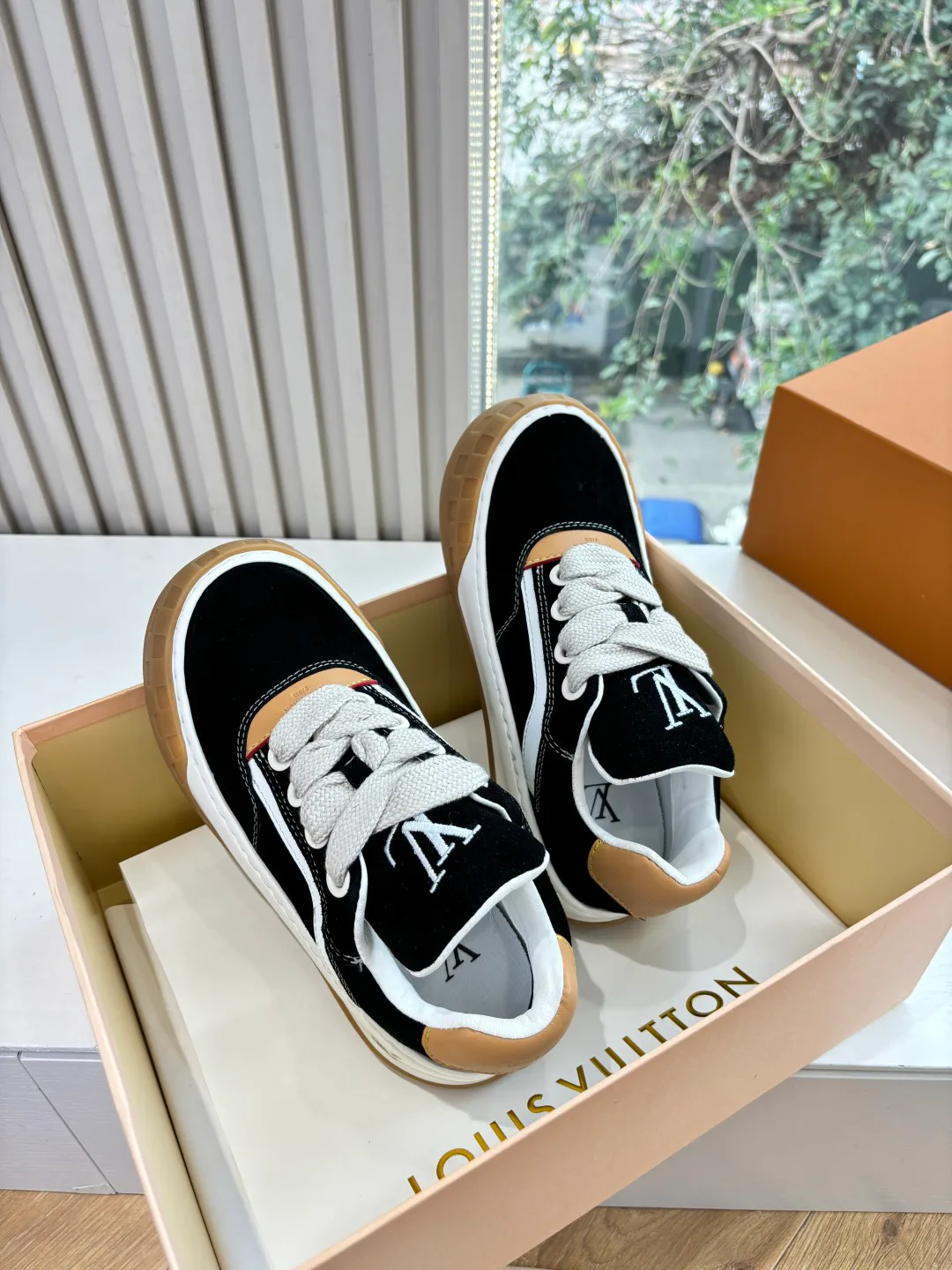 Кроссовки Женские Louis Vuitton 1260316