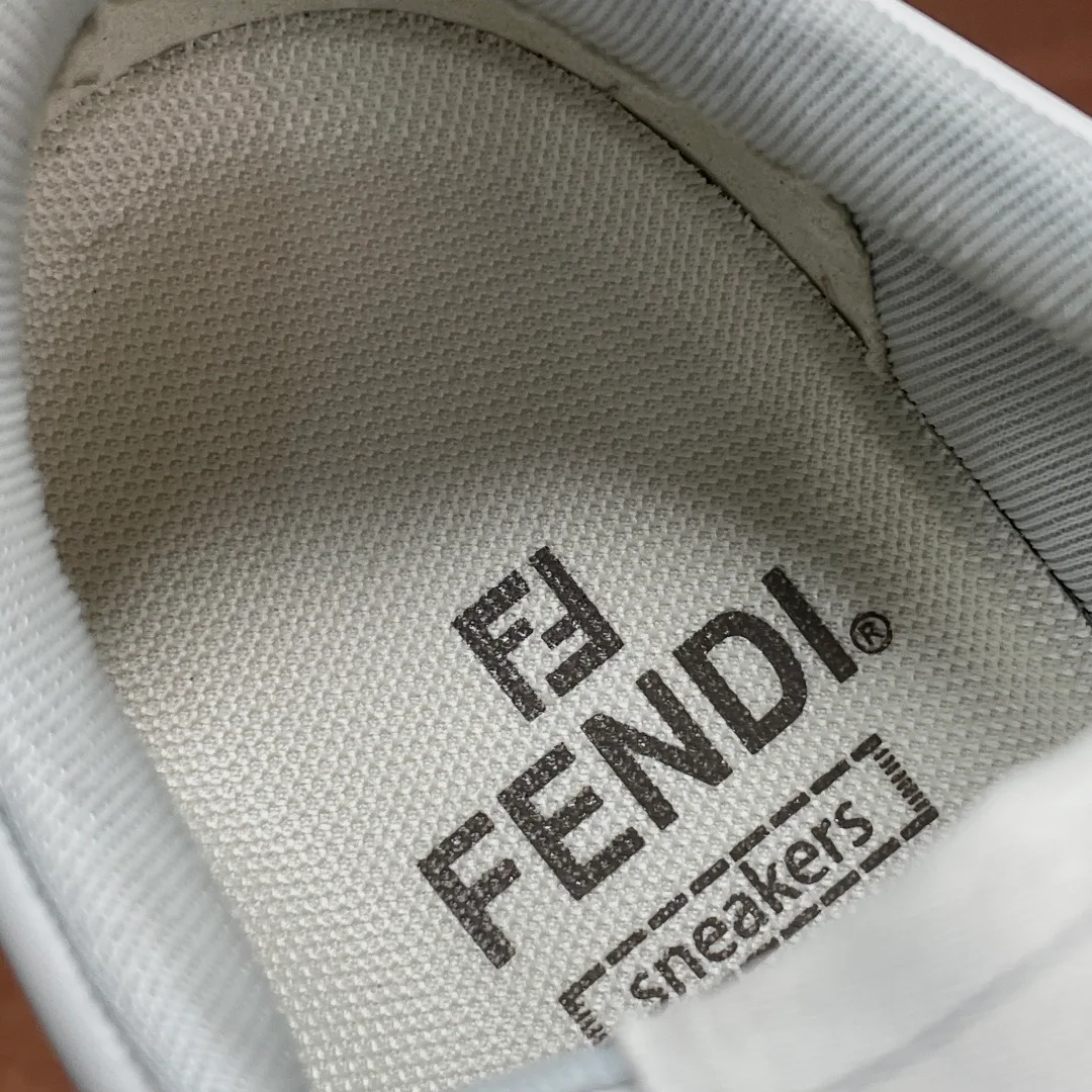 Кроссовки Женские Fendi 18707791