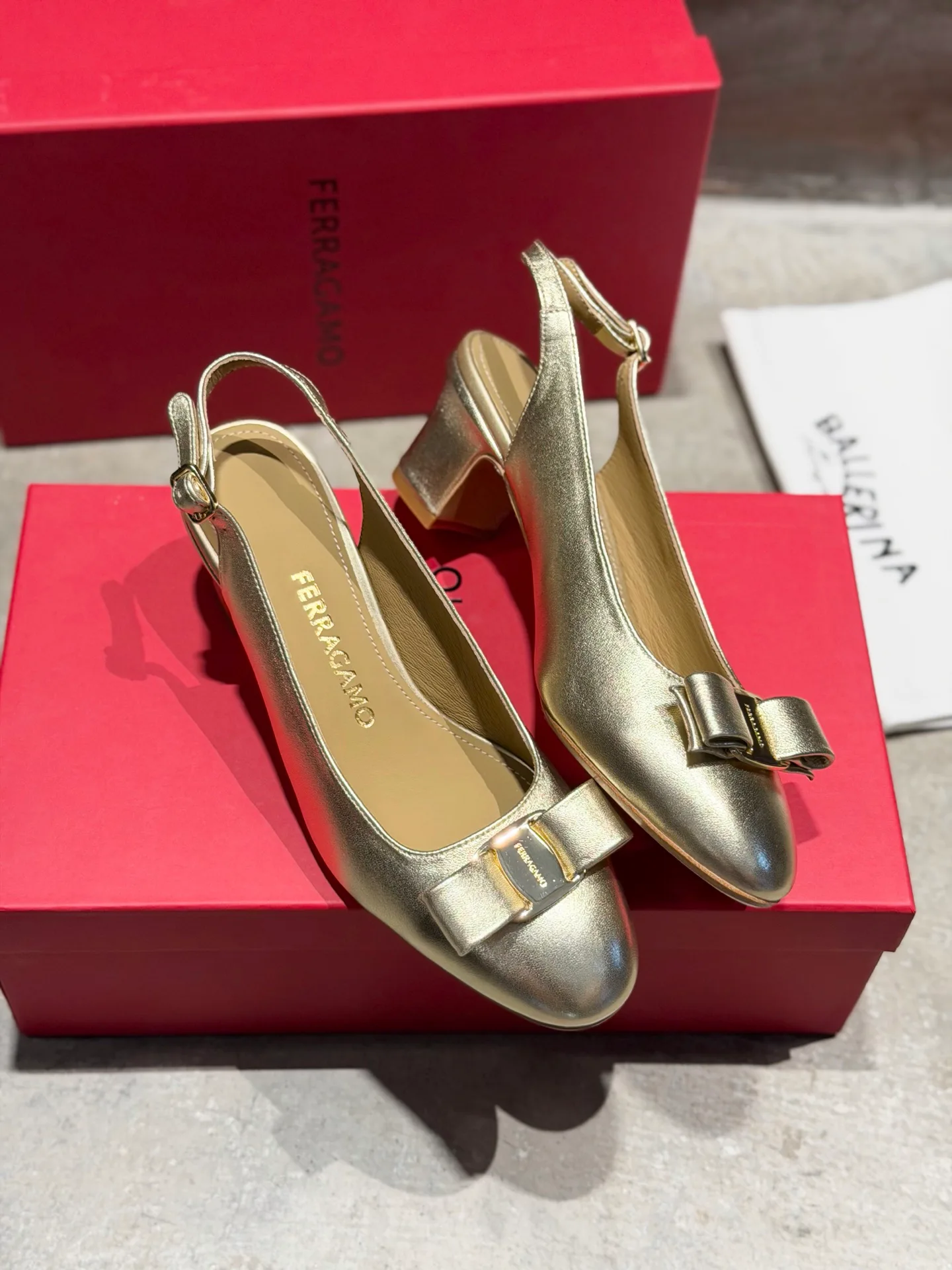 Туфли Женские Salvatore Ferragamo 13368380