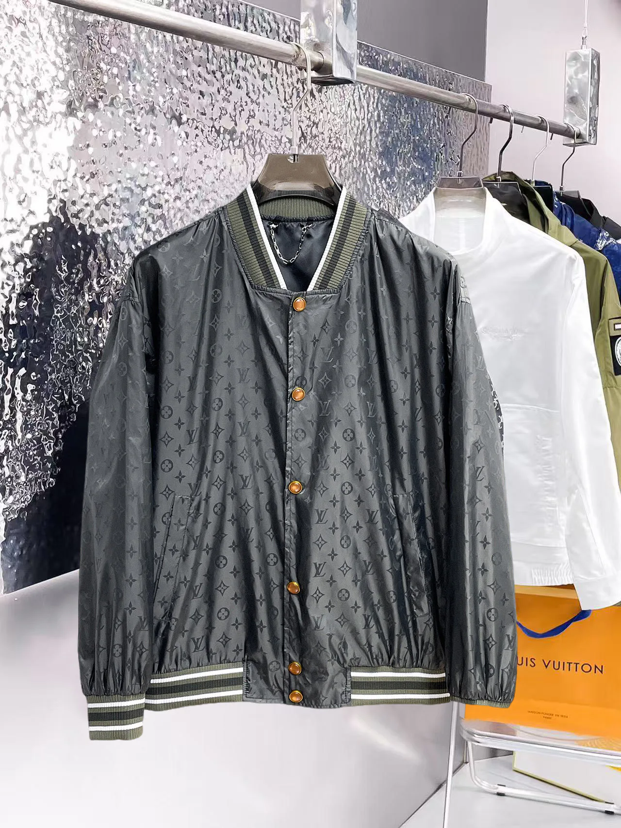 Куртки И Пуховики Мужские Louis Vuitton 9352278