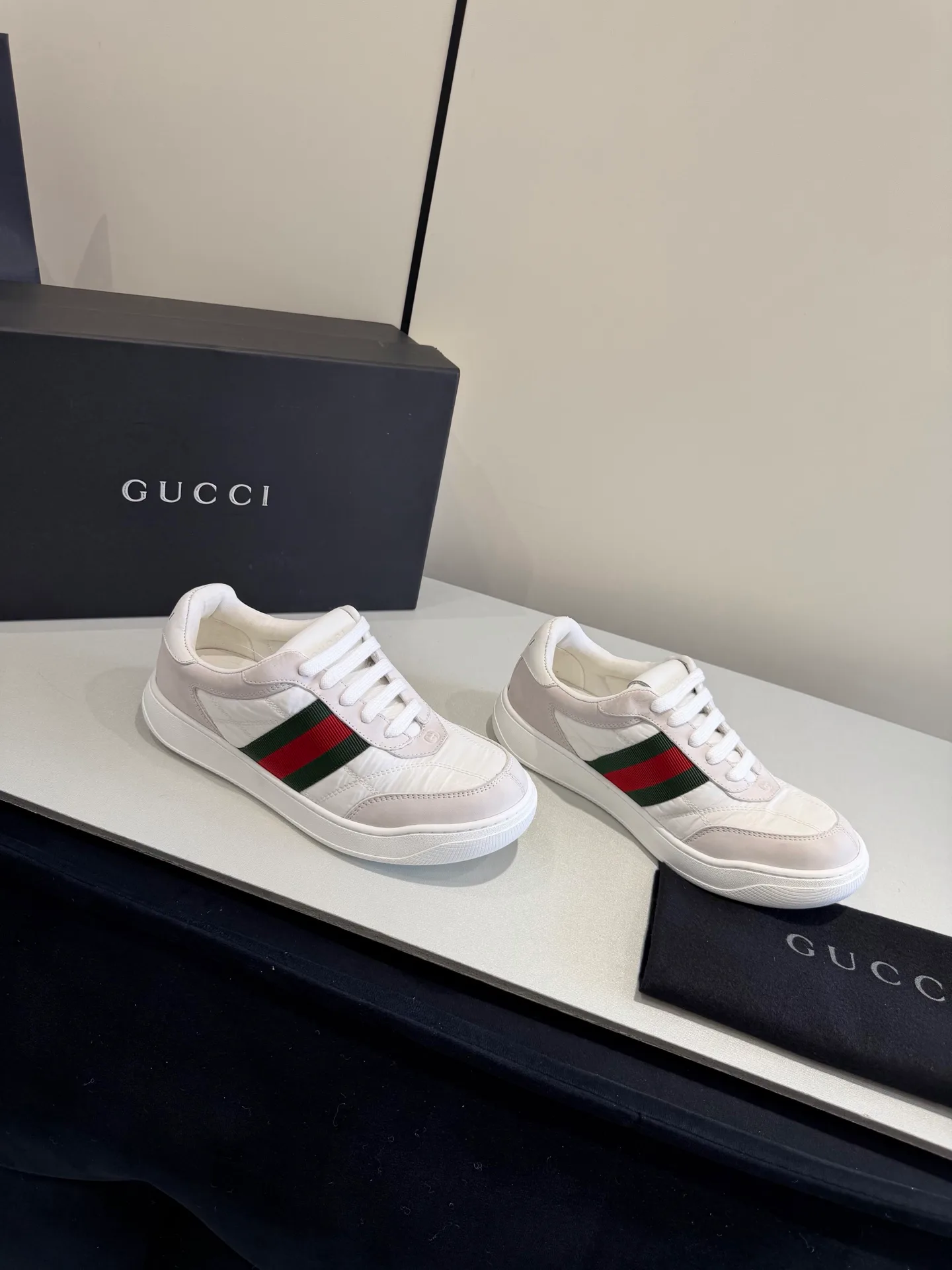 Кроссовки Женские Gucci 18369657