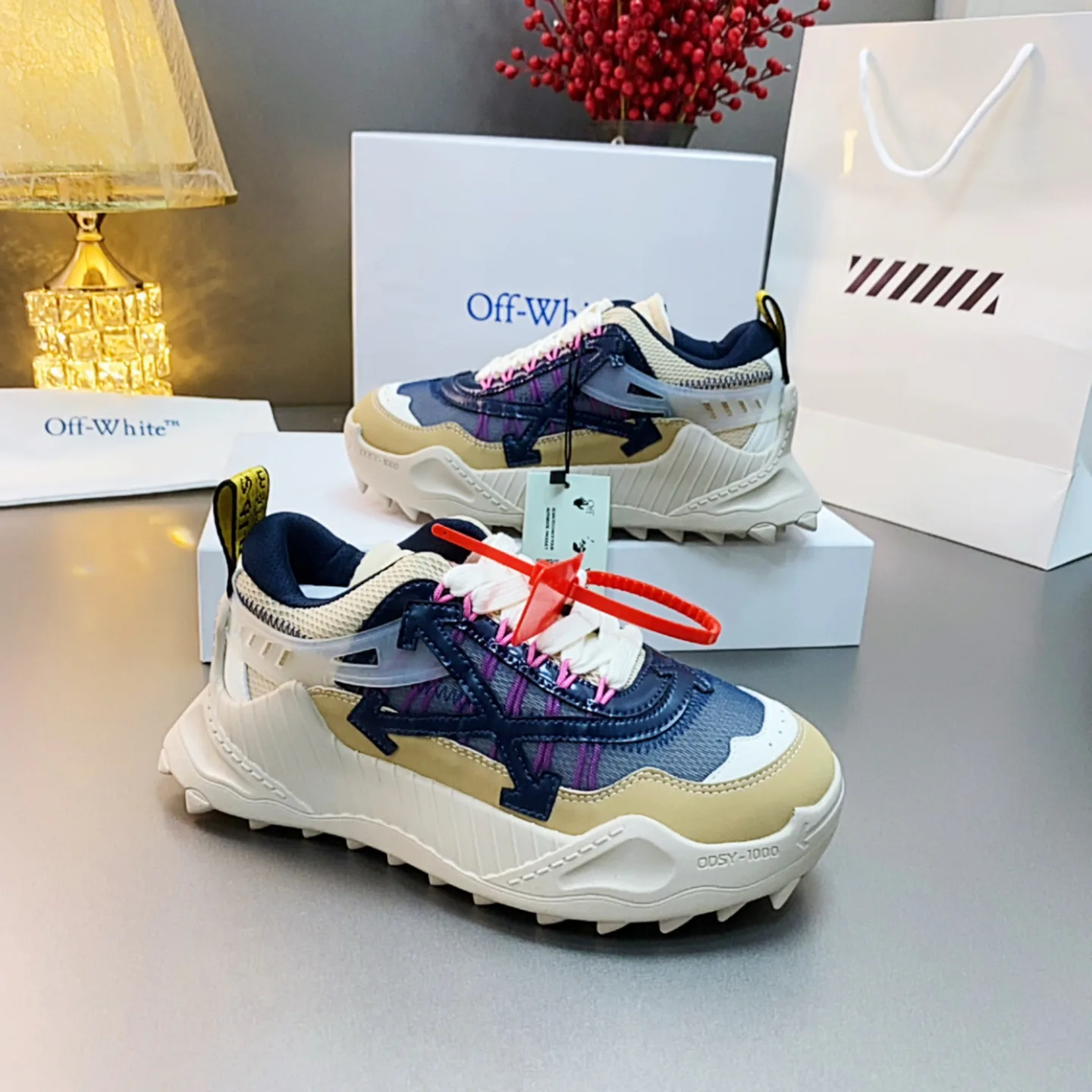 Кроссовки Женские Off-White 17530543