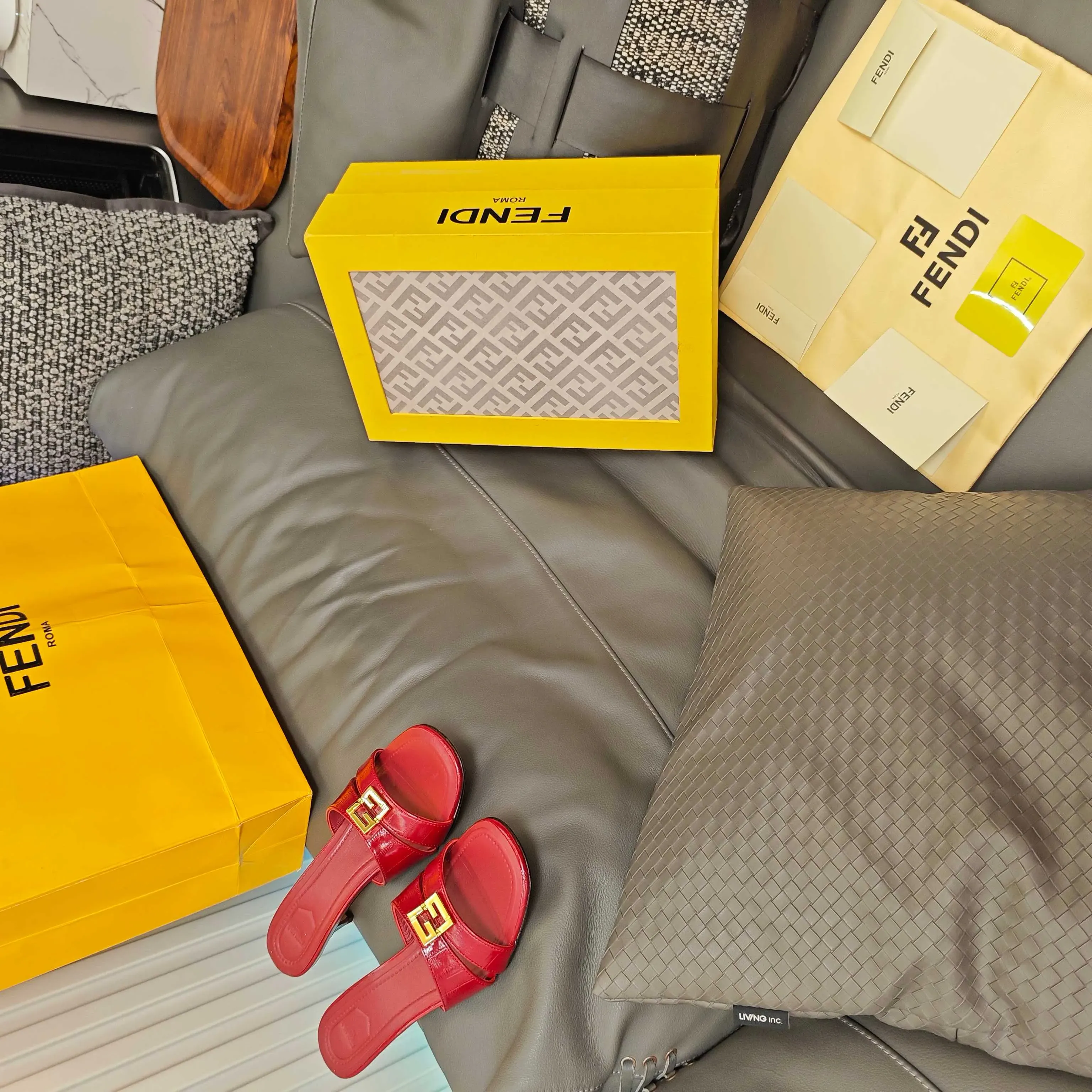 Босоножки Женские Fendi 3921535