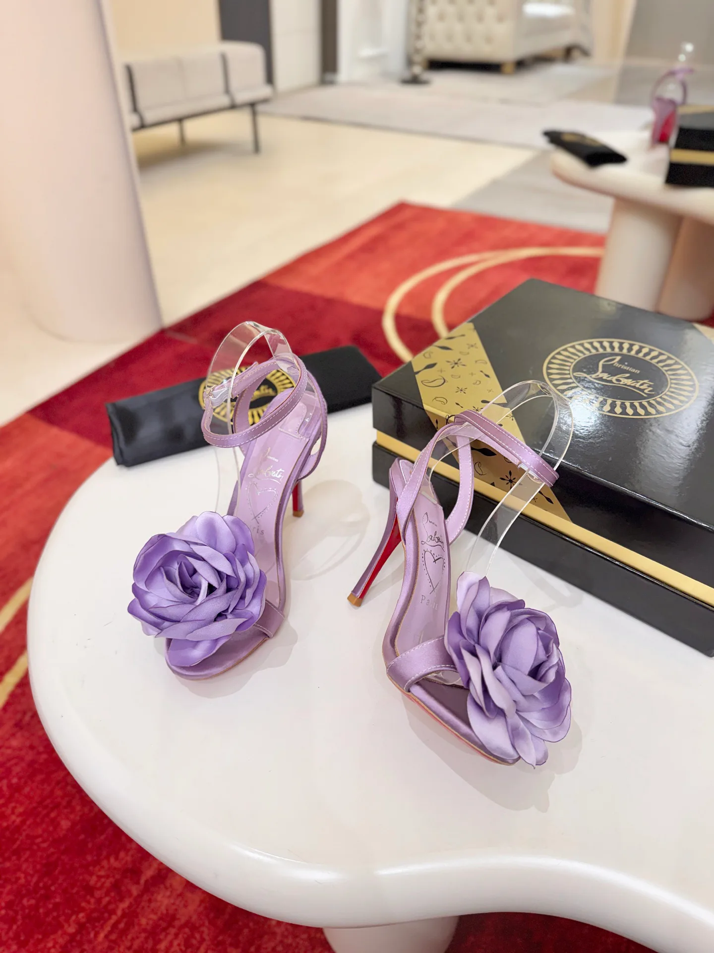 Босоножки Женские Christian Louboutin 18275834