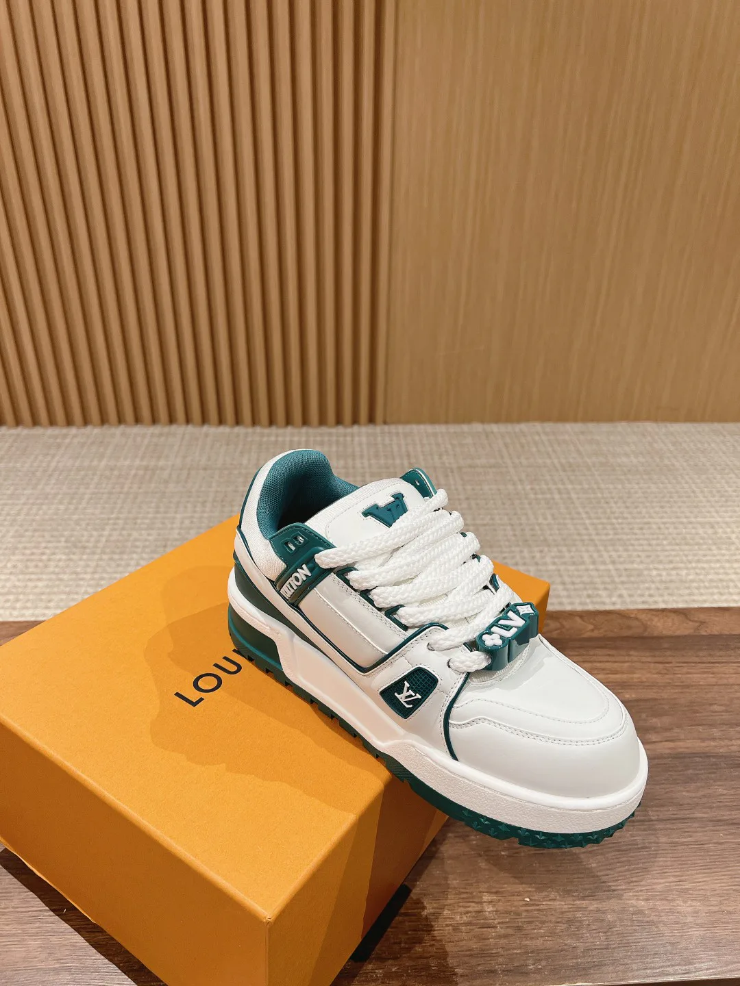 Кроссовки Женские Louis Vuitton 4269602