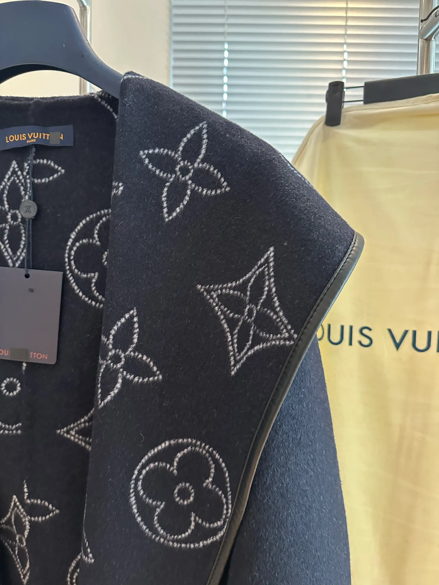 Пальто Женские Louis Vuitton 19189553