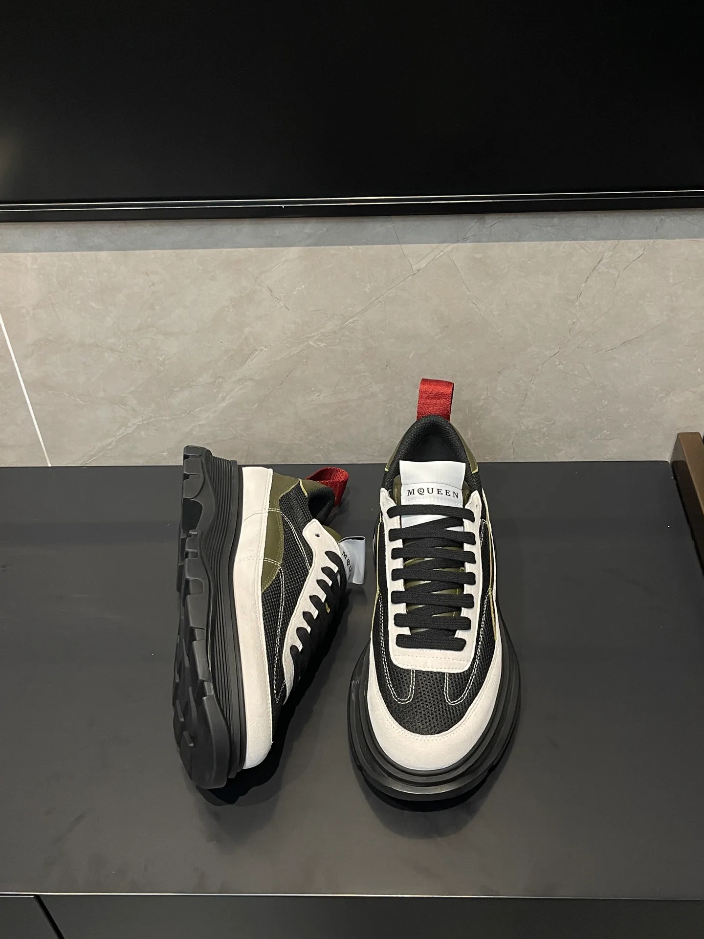 Кроссовки Женские Alexander Mcqueen 18363945