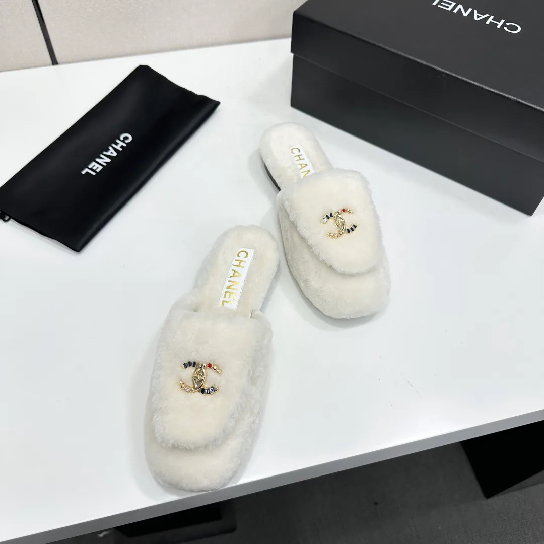 Тапочки Женские Chanel 18436112