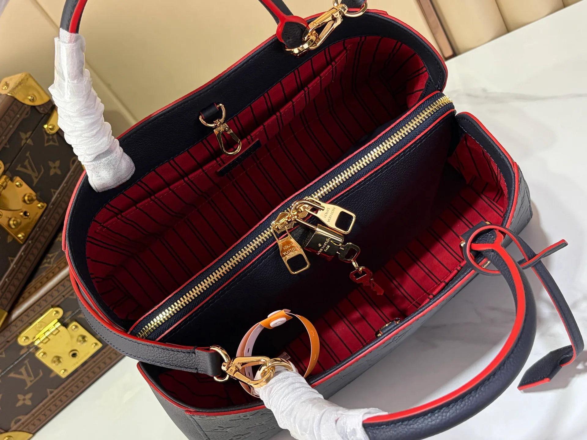 Классические Сумки Женские Louis Vuitton 18240329