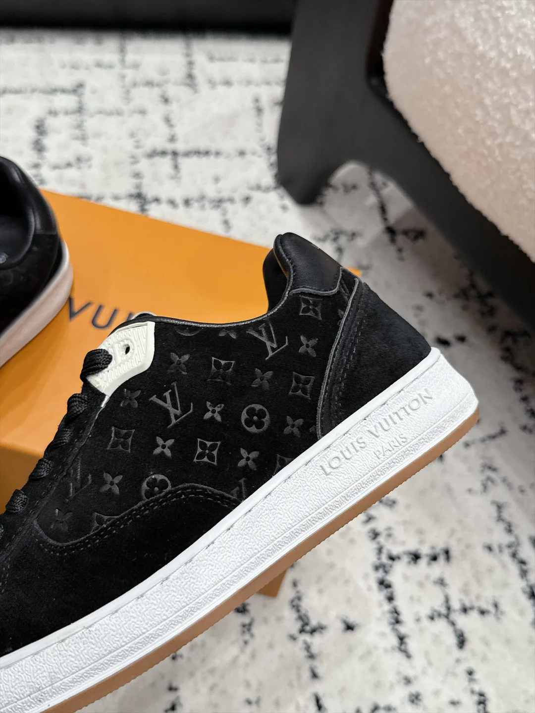 Кроссовки Женские Louis Vuitton 18505547