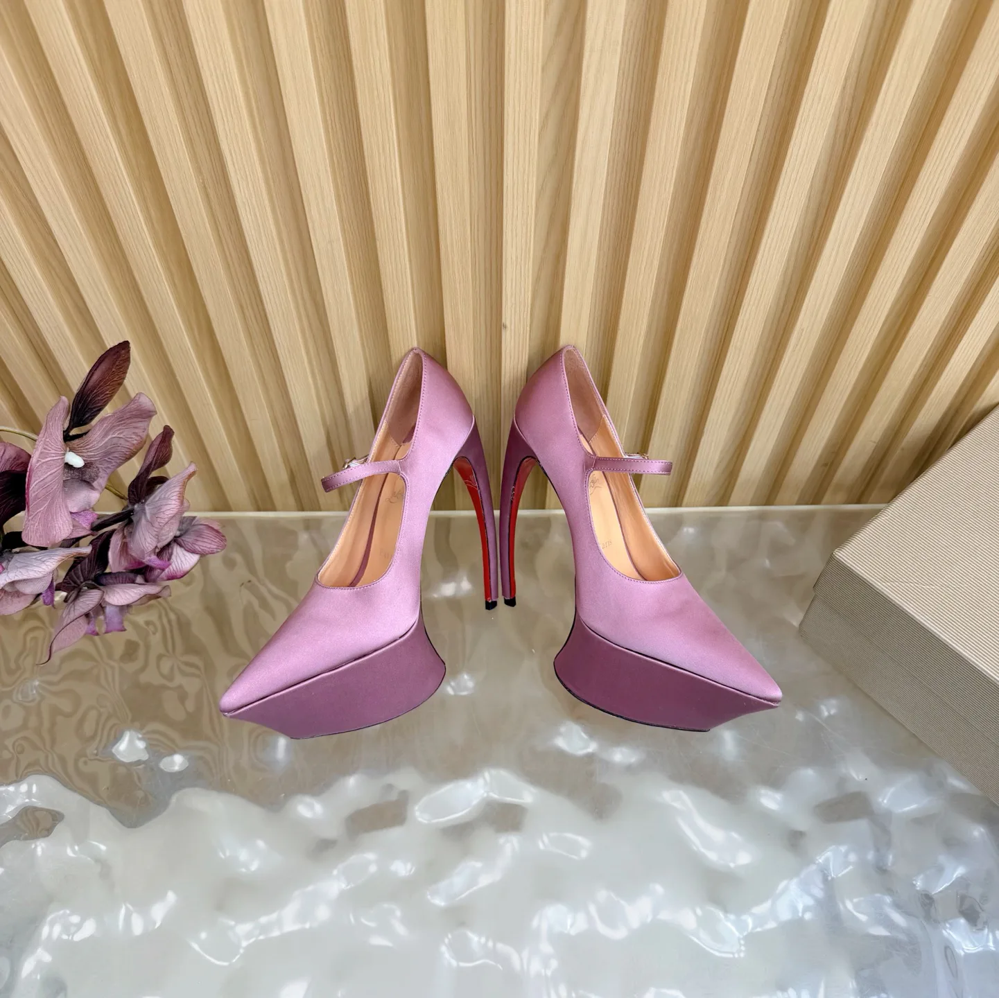 Туфли Женские Christian Louboutin 1652736