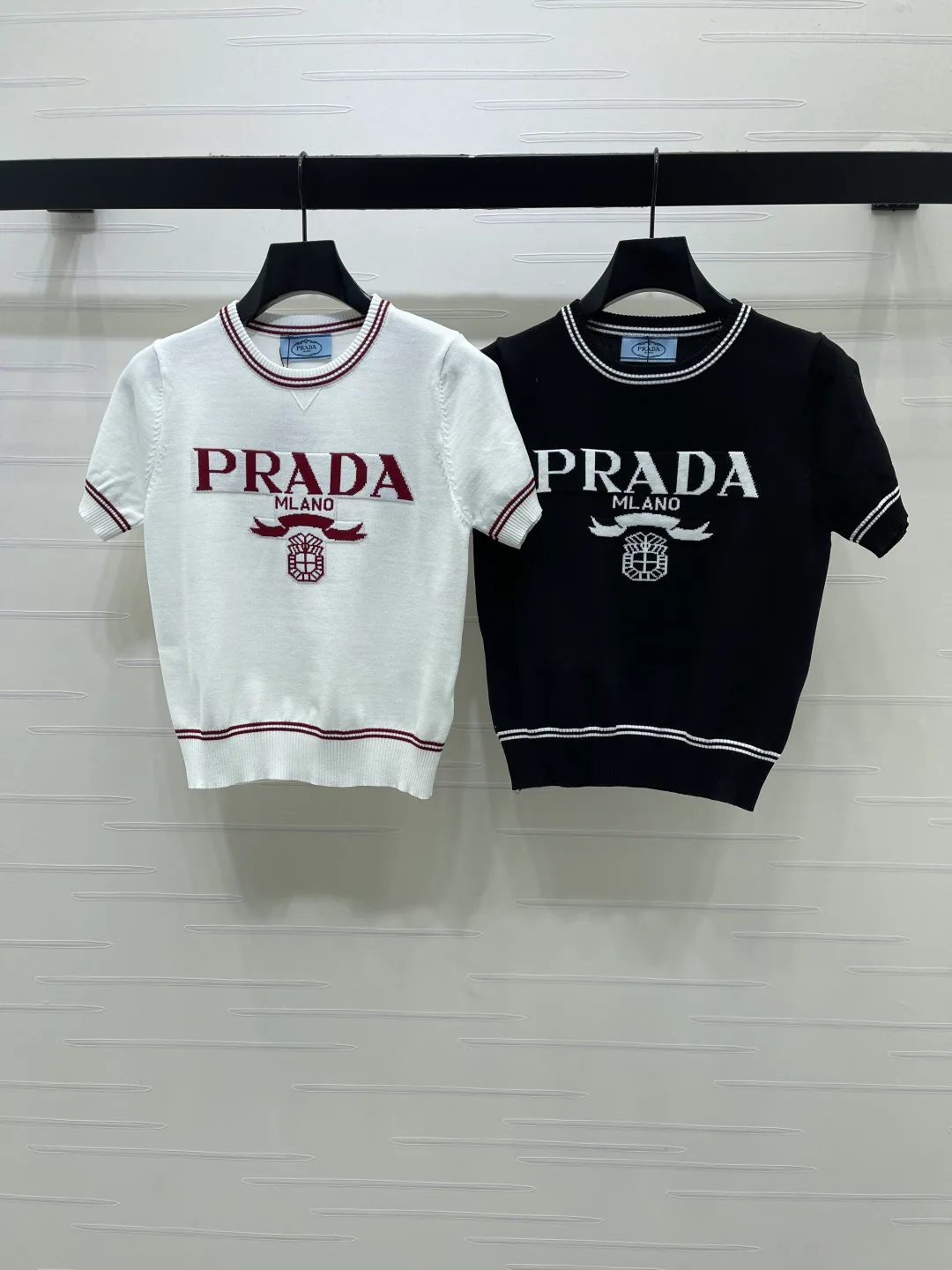 Футболки Женские Prada 17612757