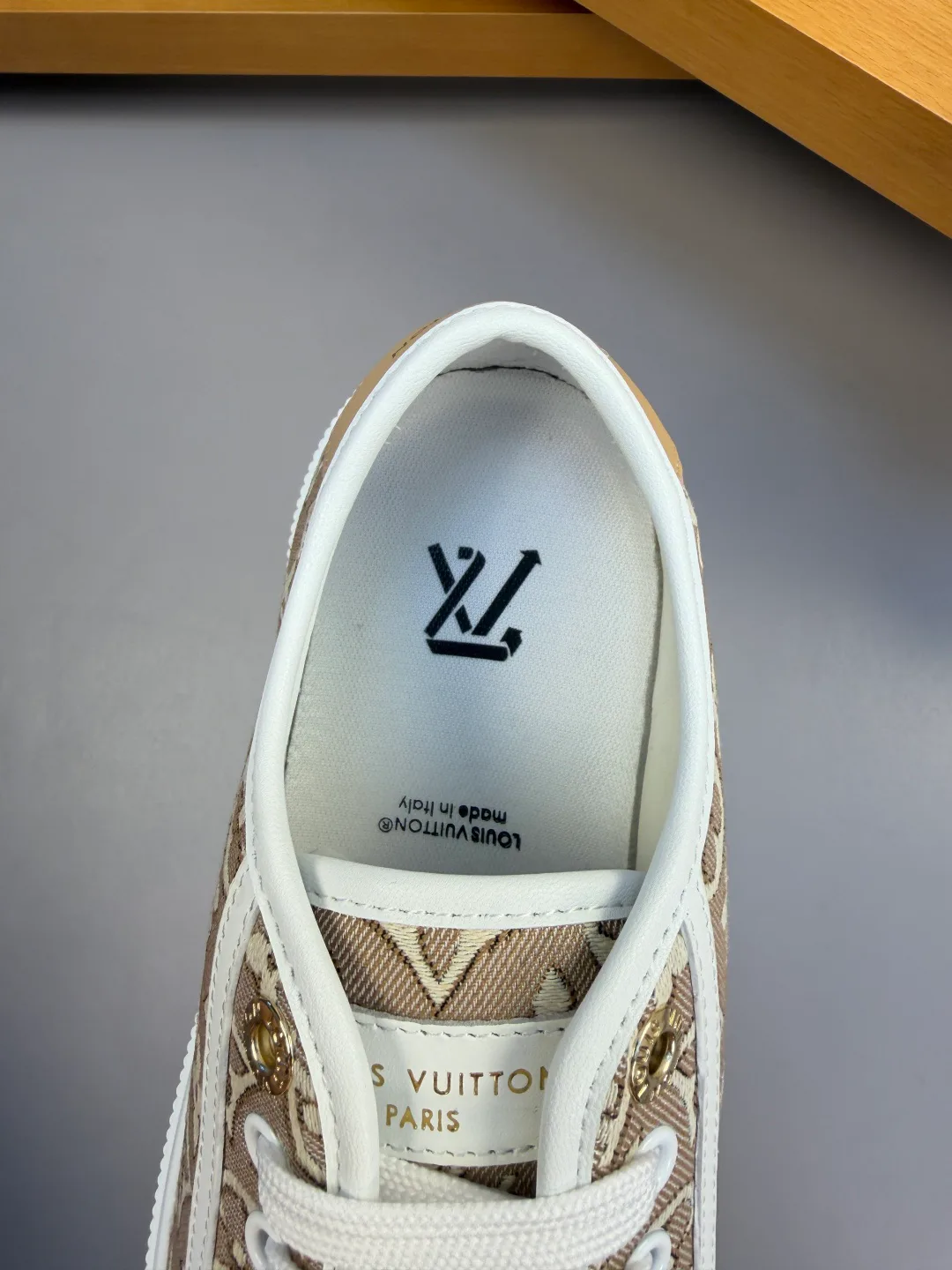 Кроссовки Женские Louis Vuitton 17368538