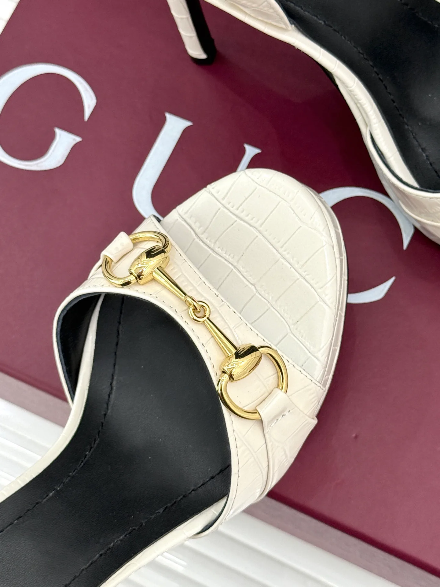 Босоножки Женские Gucci 17646530