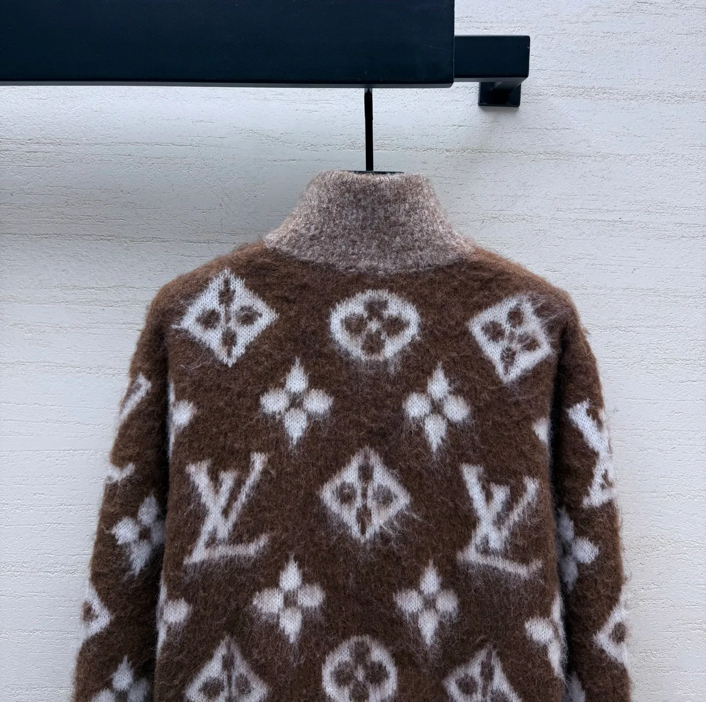 Куртки И Пуховики Женские Louis Vuitton 18858544