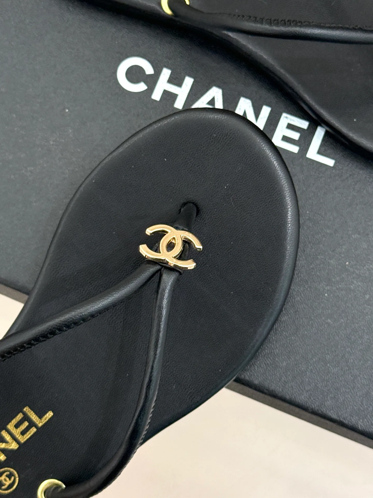 Шлепанцы Женские Chanel 11616608