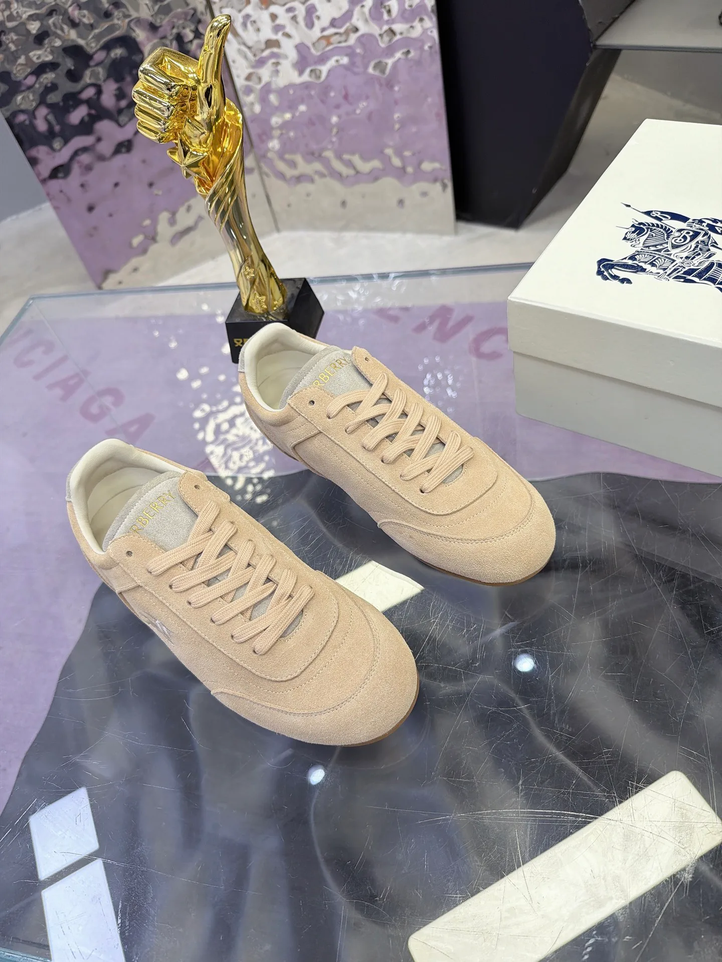 Кроссовки Женские Burberry 18025567