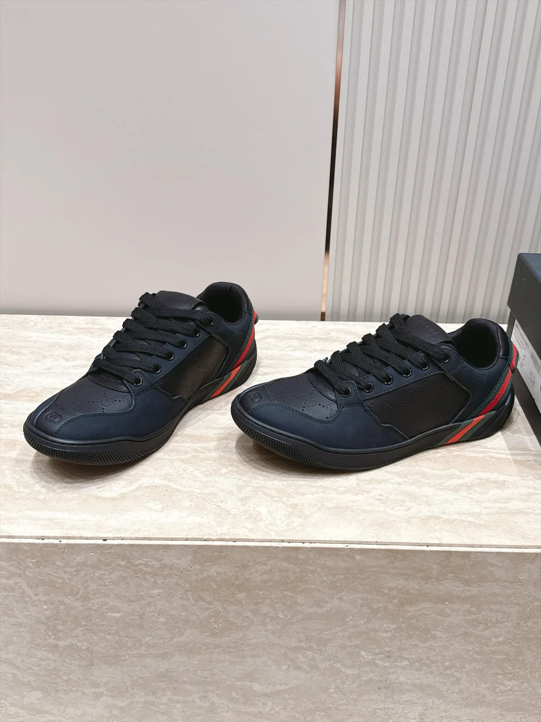 Кроссовки Женские Gucci 18636822