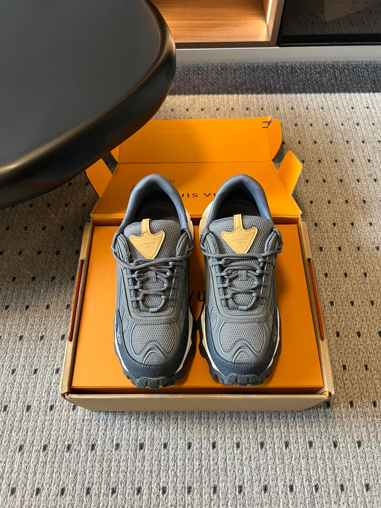 Кроссовки Женские Louis Vuitton 13368293