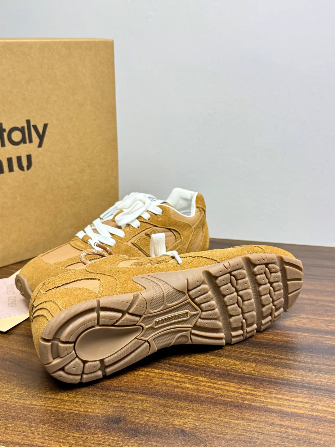 Кроссовки Женские Miu Miu 18961436