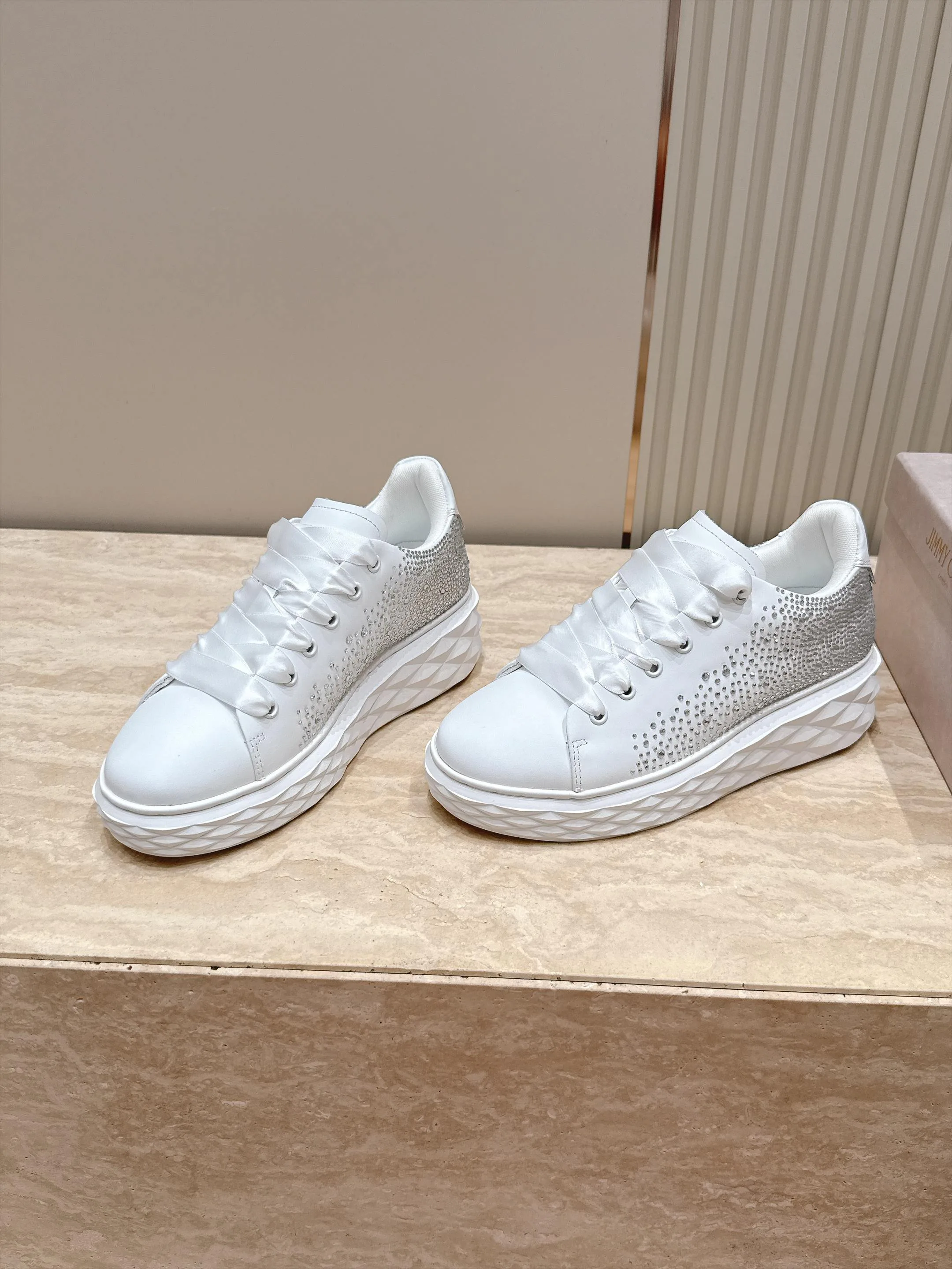 Кроссовки Женские Jimmy Choo 18436556