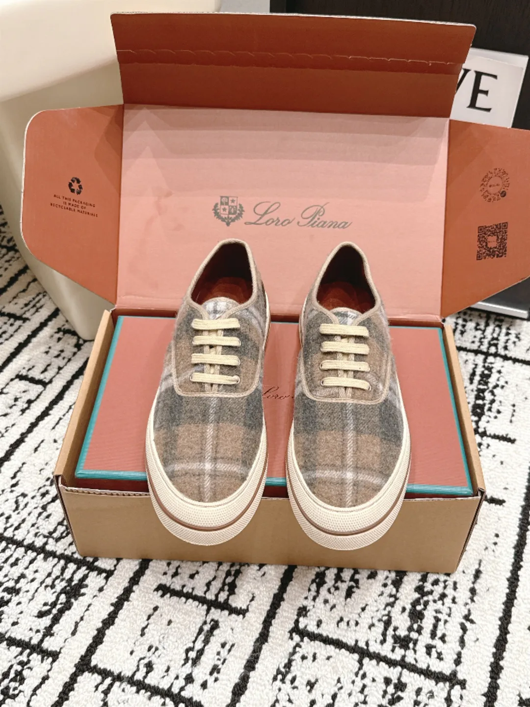 Кроссовки Женские Loro Piana 18621074